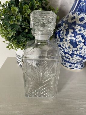 Bormioli Rocco Selecta 33.75 oz. Glass Italy Whiskey Decanter With Stopper